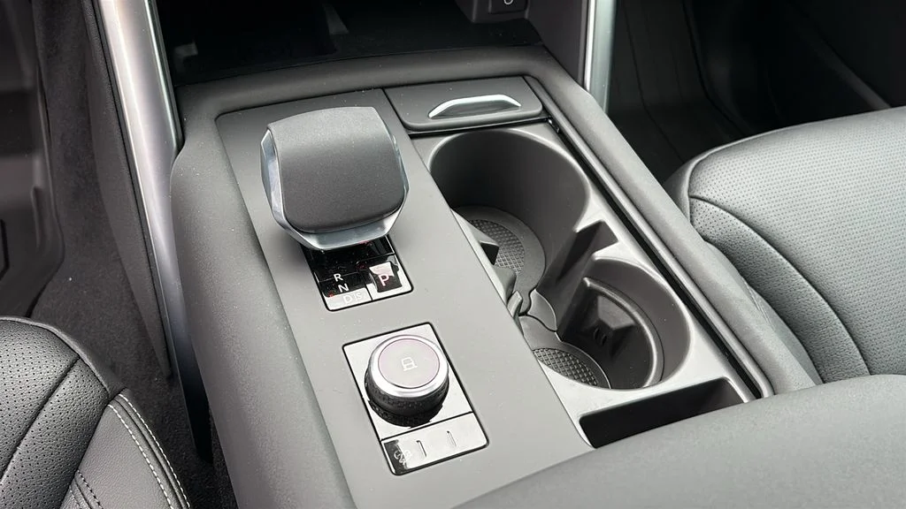 New 2026 Eiger Grey LAND ROVER S image 17