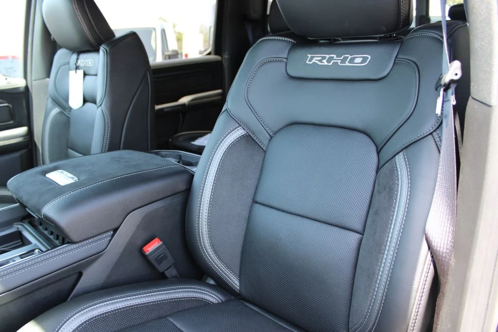 New 2026 Diamond Black Crystal Pearl-Coat Exterior Paint Ram RHO image 17