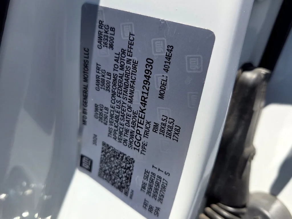 Used 2024 Summit White Chevrolet Trail Boss image 18