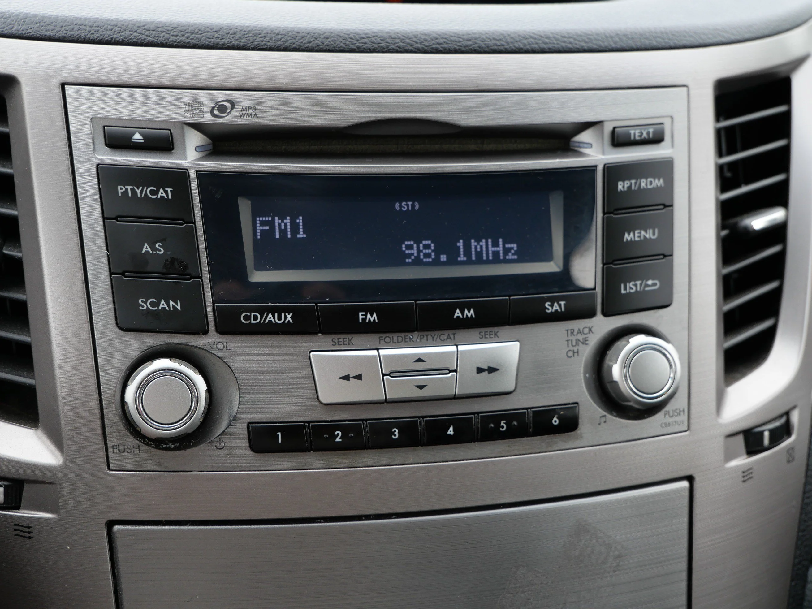 Used 2012 Ice Silver Metallic Subaru 2.5i Premium image 22