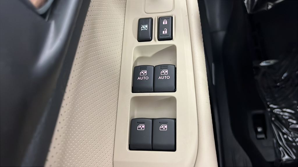 Used 2016 Crystal White Pearl Subaru 3.6R image 31