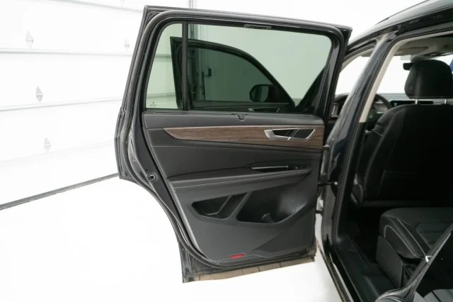New 2024 Deep Black Pearl Effect Volkswagen 2.0T SEL image 18