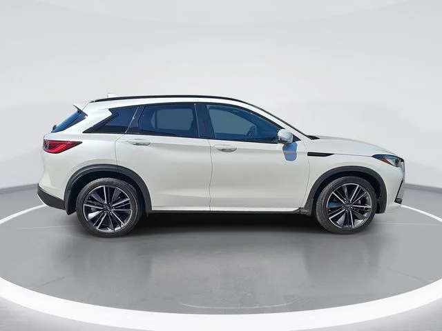 Used 2025 White INFINITI SPORT image 6