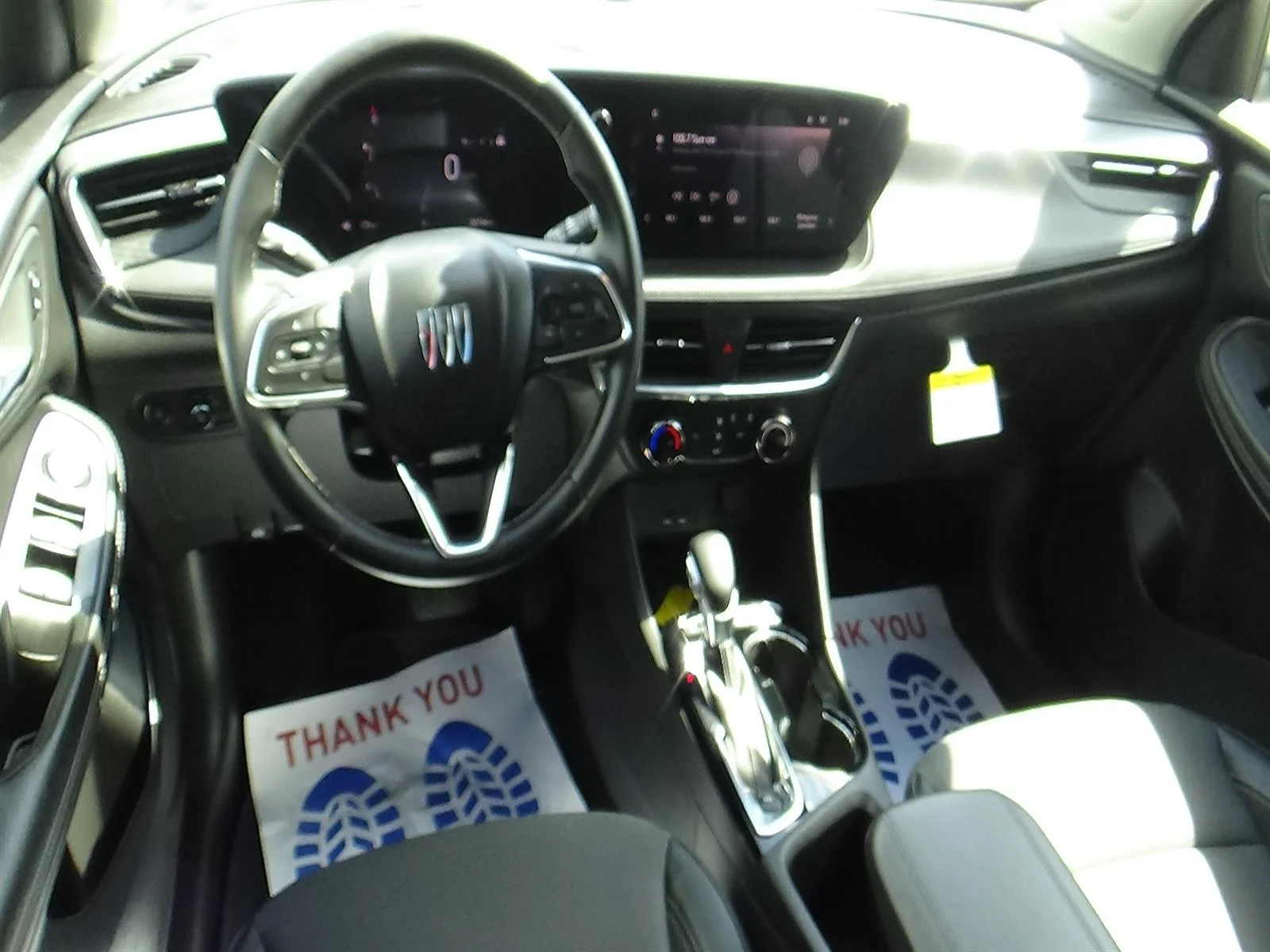 Used 2025 Summit White (gaz) Buick Preferred image 14
