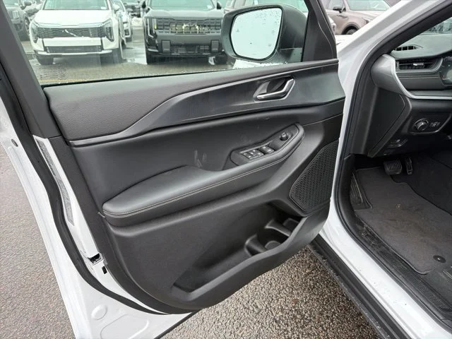 New 2026 White Jeep Laredo X image 15