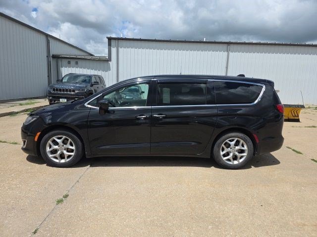 Used 2019 Brilliant Black Crystal Pearlcoat Chrysler Touring Plus image 4