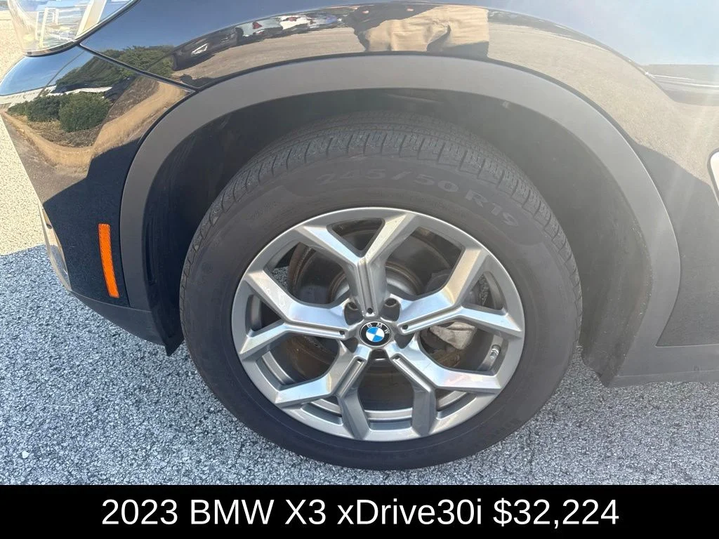 Used 2023  BMW xDrive30i image 9