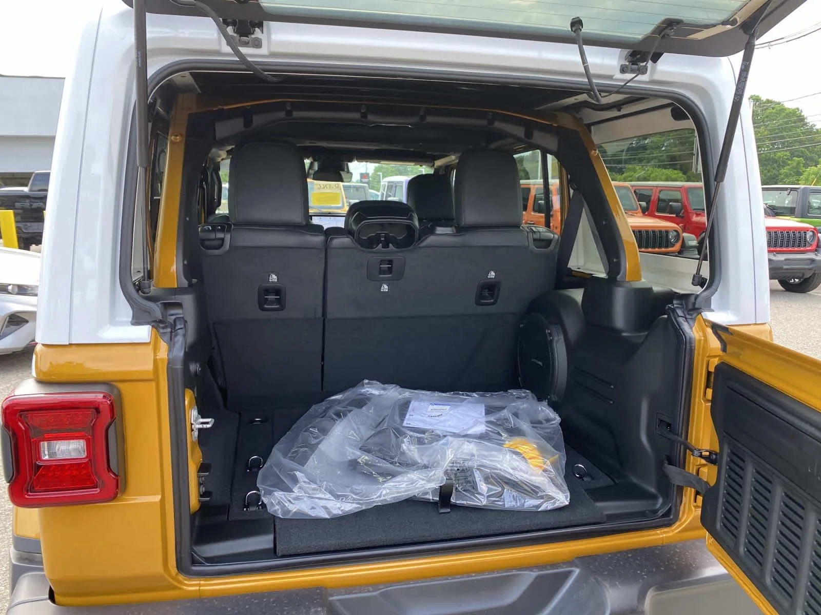 New 2026 Goldilocks Jeep Sahara image 5