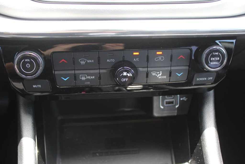 Used 2023 Black Jeep Limited image 21