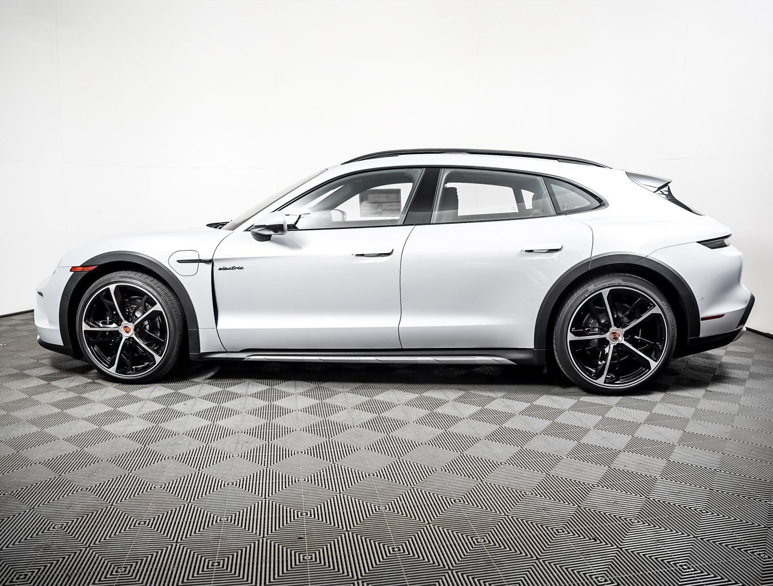 New 2026 ICE GREY M Porsche 4S Cross Turismo image 2