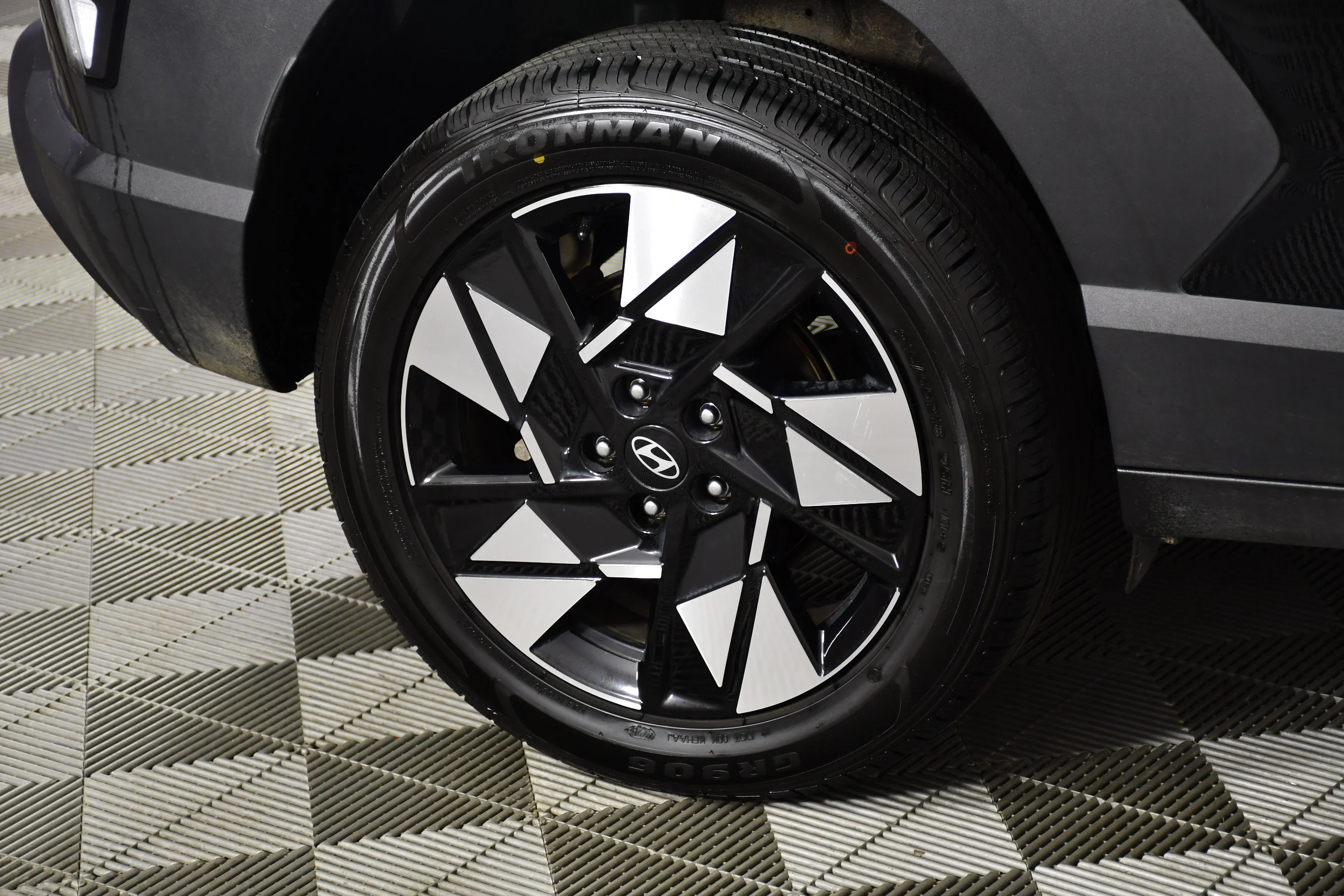 Used 2025 Abyss Black Pearl Hyundai SEL image 52