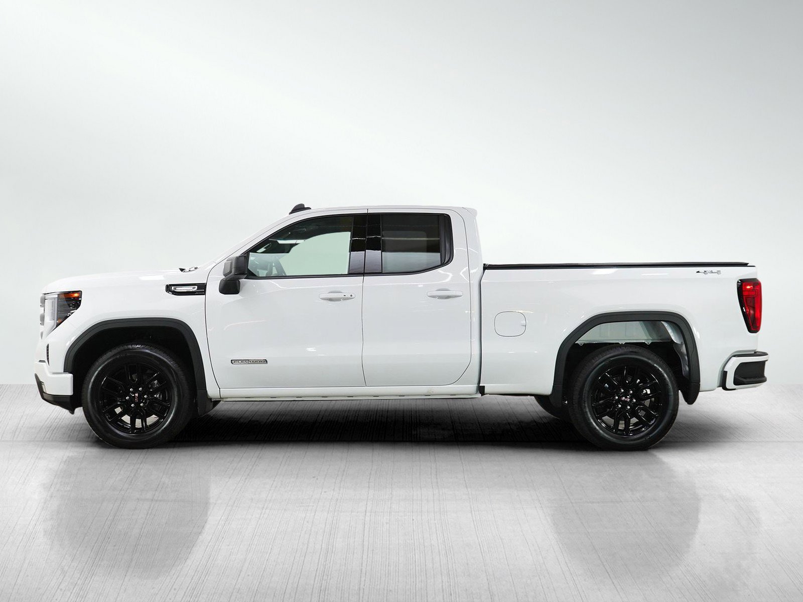 Used 2025 GMC Sierra 1500 Elevation with VIN 1GTRUCEK8SZ130680 for sale in Roseville, Minnesota