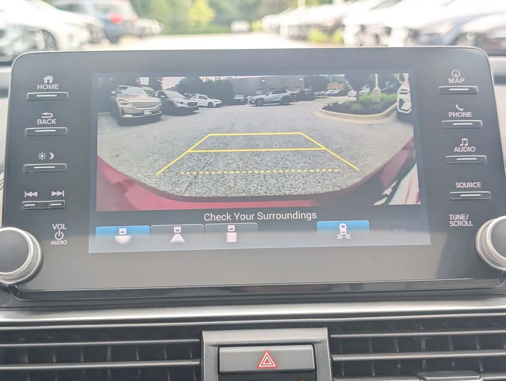 Used 2018 Red Honda Touring image 22