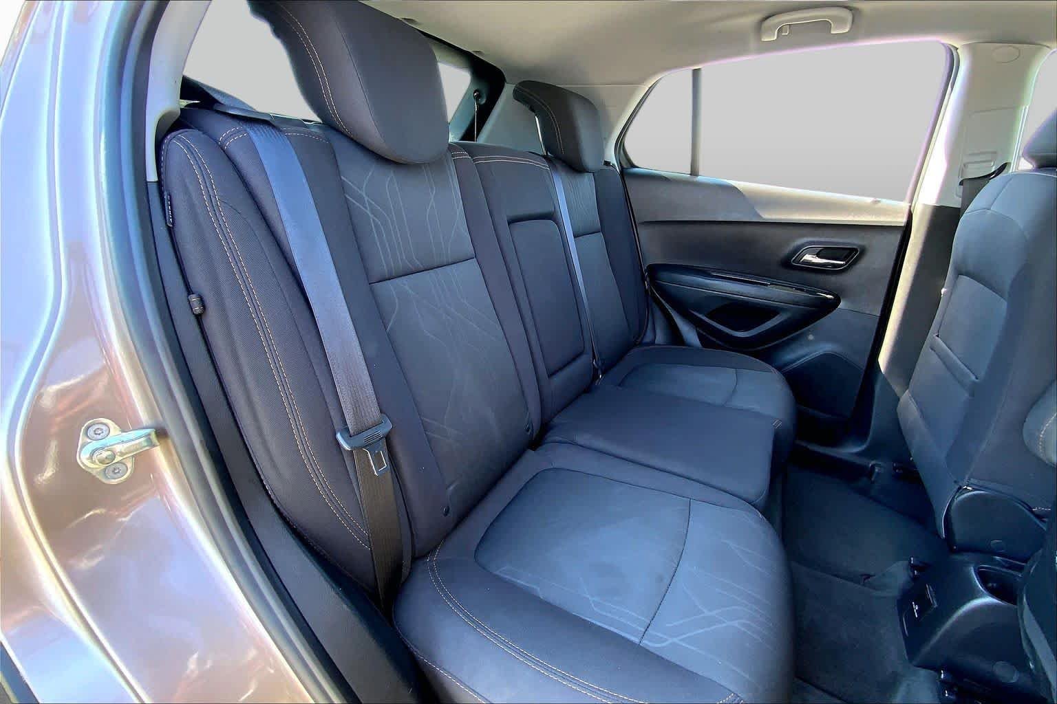 Used 2018 Sandy Ridge Metallic Chevrolet LT image 19
