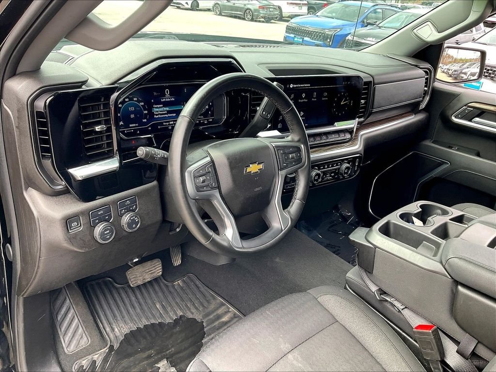 Used 2025 Black Chevrolet LT image 8