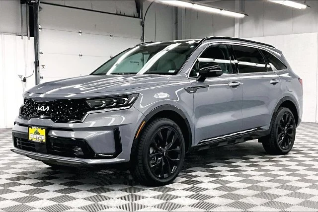 Used 2023 Everlasting Silver Kia SX image 12