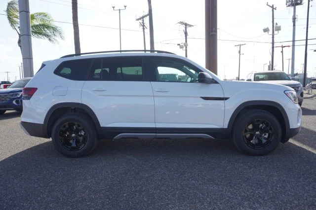 New 2026 Opal White Pearl Volkswagen 2.0T Peak Edition image 4