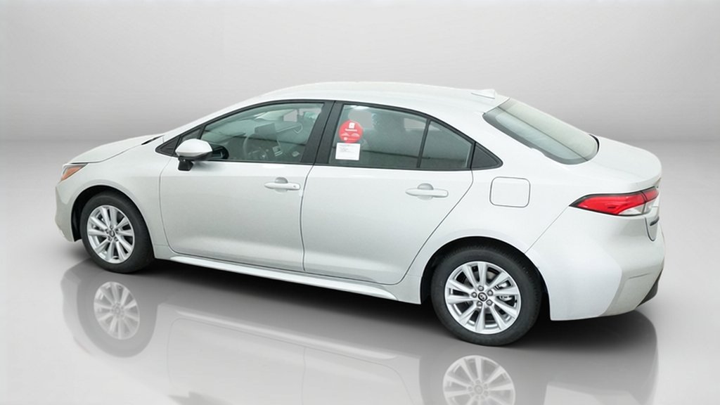 New 2027 Classic Silver Metallic Toyota LE image 15