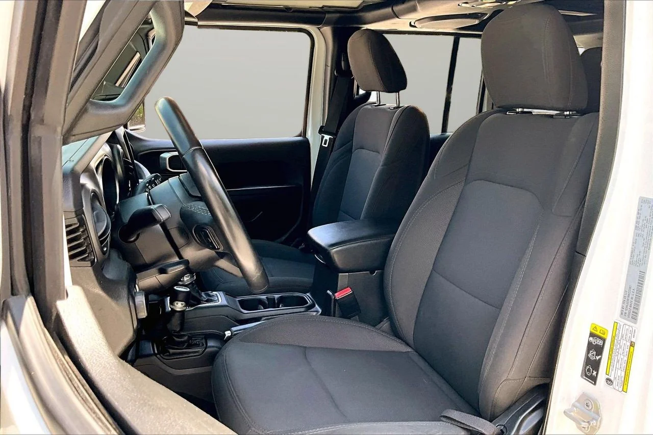 Used 2022 White Jeep Sport S image 21