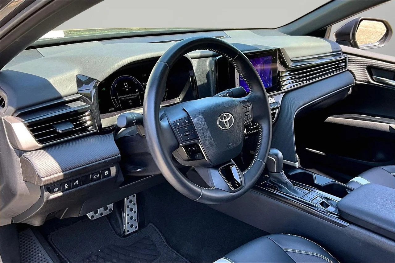 Used 2025  Toyota SE image 18