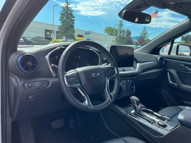Used 2023 Iridescent Pearl Tricoat Chevrolet RS image 8