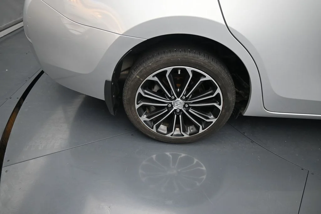 Used 2016  Toyota S Plus image 10