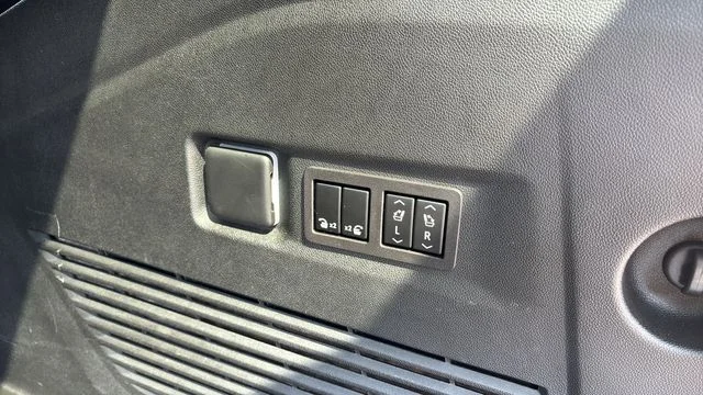 Used 2023 Gray Chevrolet Z71 image 34
