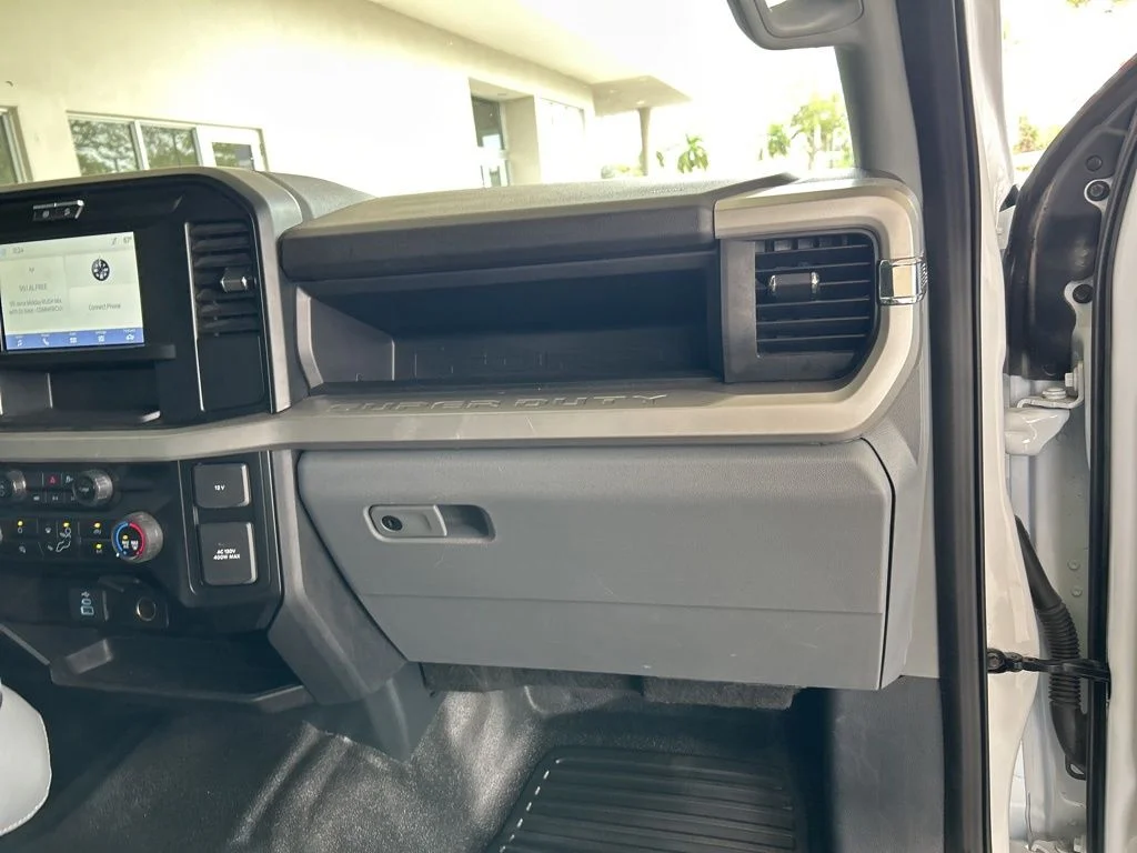 Used 2025 White Ford XL image 26