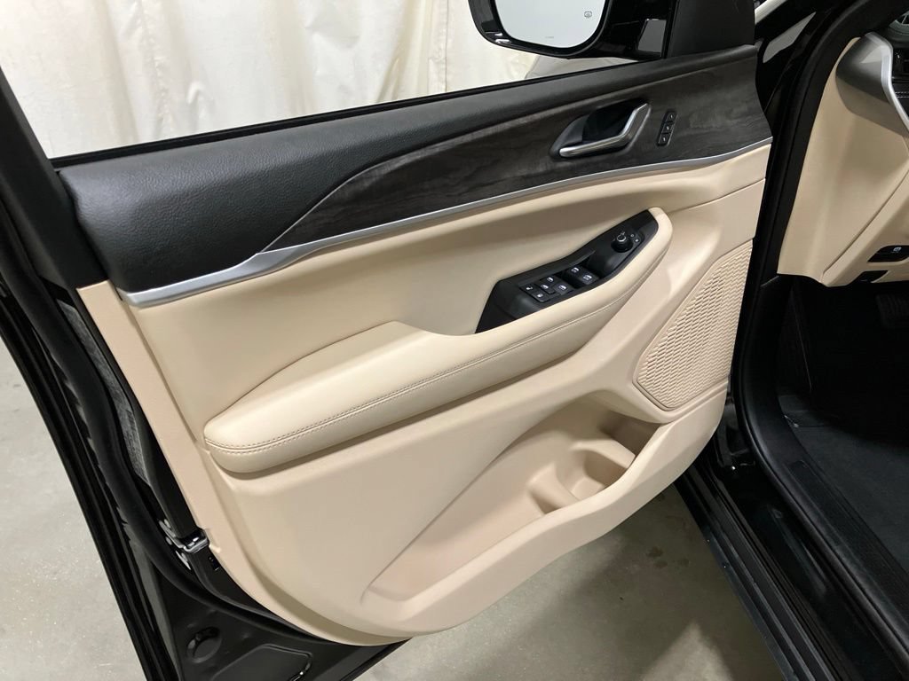New 2026 Diamond Black Crystal Pearl-Coat Exterior Paint Jeep Limited image 12