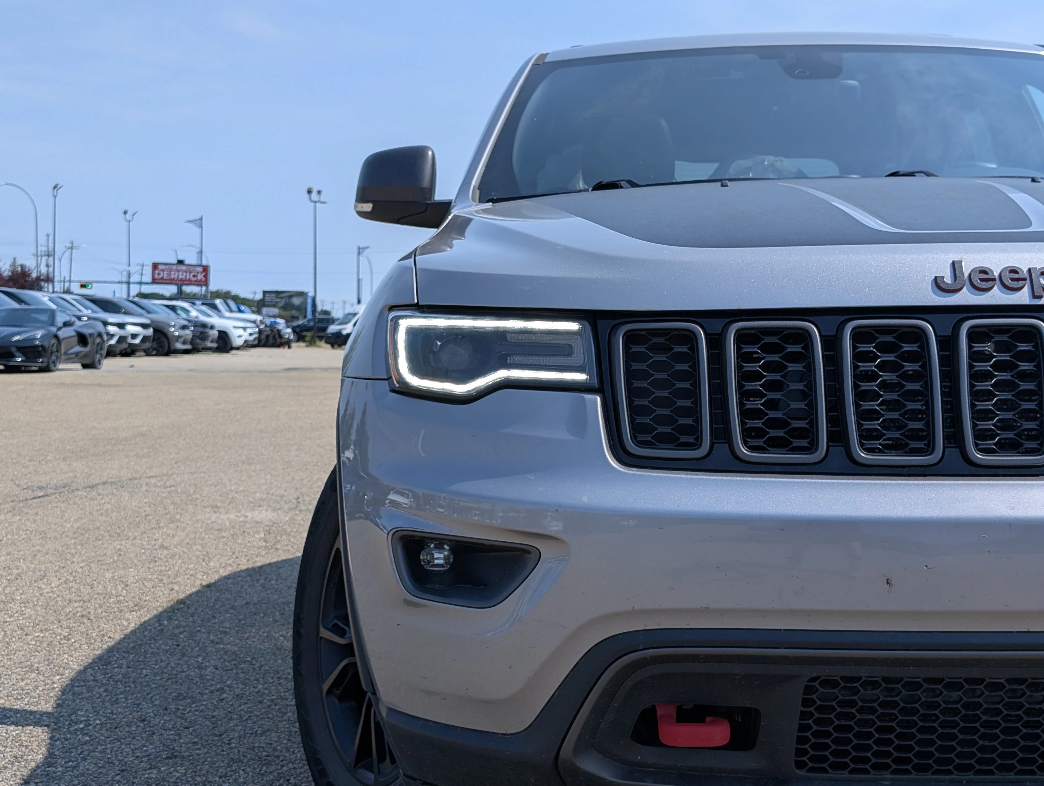 Used 2017 Billet Metallic Jeep Trailhawk image 10