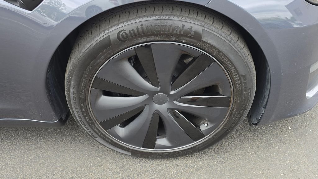 Used 2023 Stealth Gray Tesla  image 9