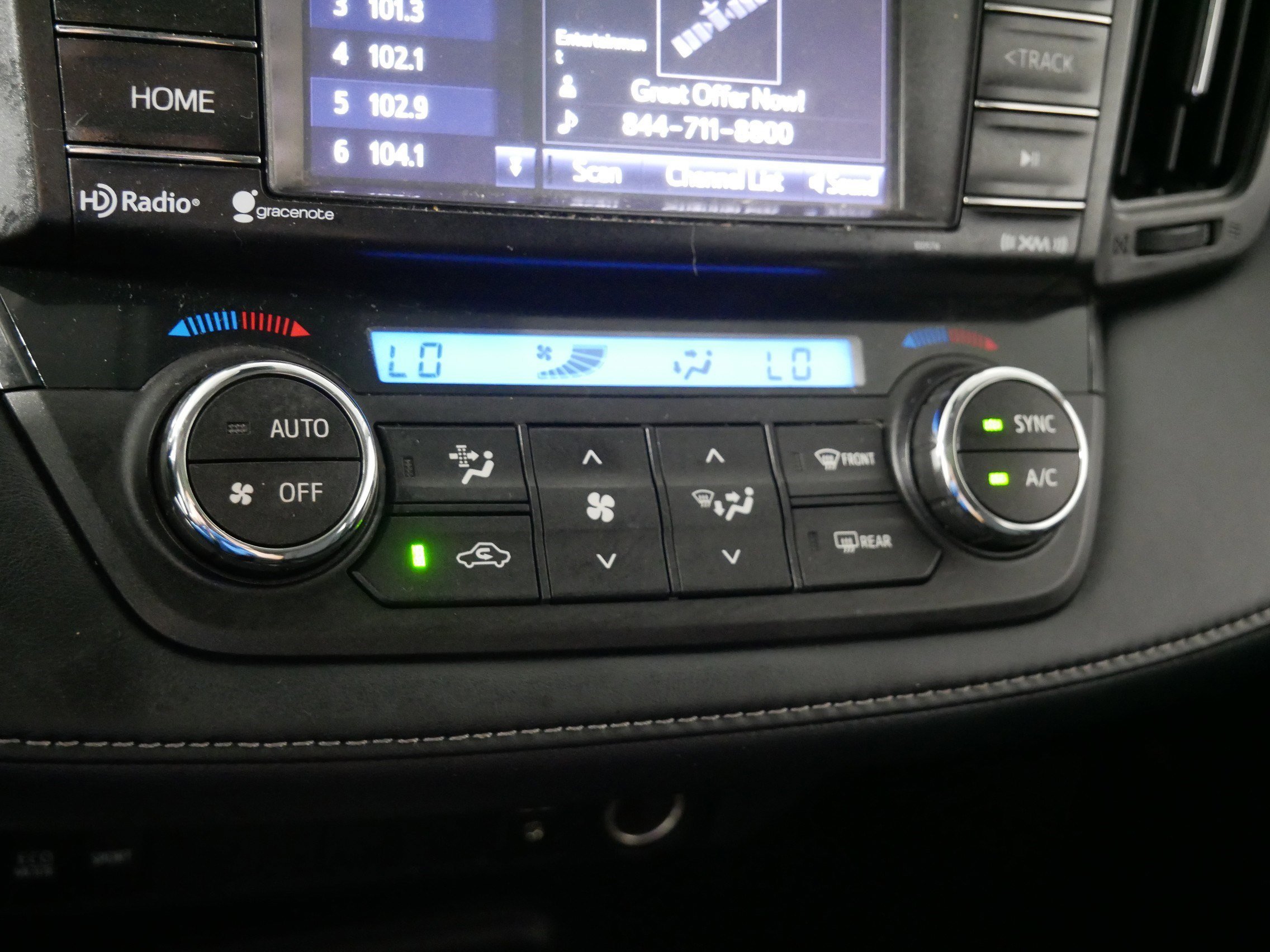 Used 2018 Super White Toyota XLE image 23