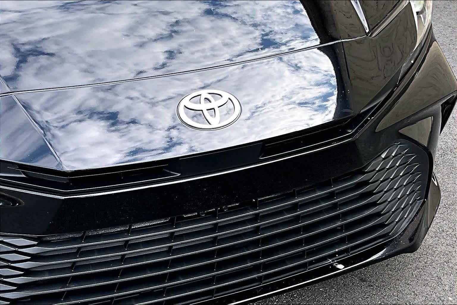 Used 2025 Midnight Black Metallic Toyota LE image 57