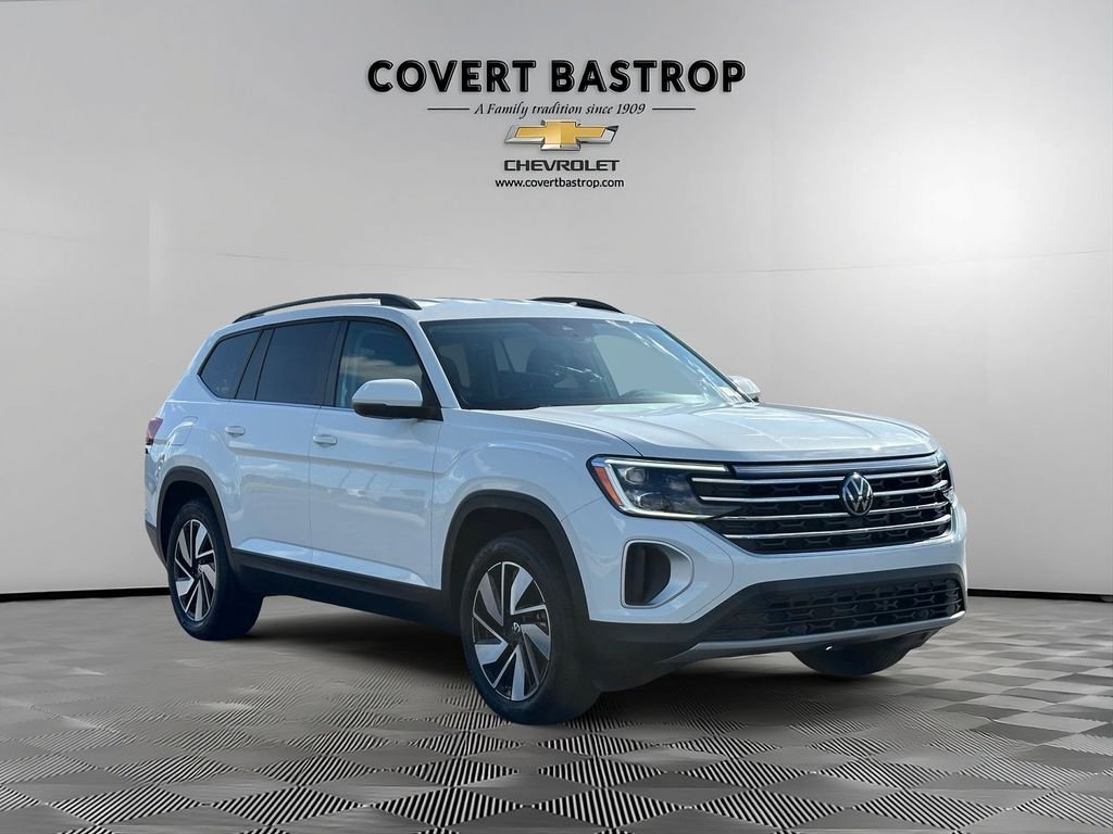 Used 2025  Volkswagen 2.0T SE w/Technology image 11