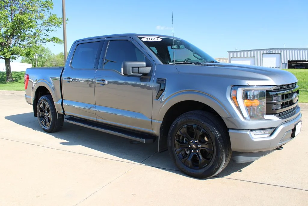 Used 2023 Gray Ford XLT image 3
