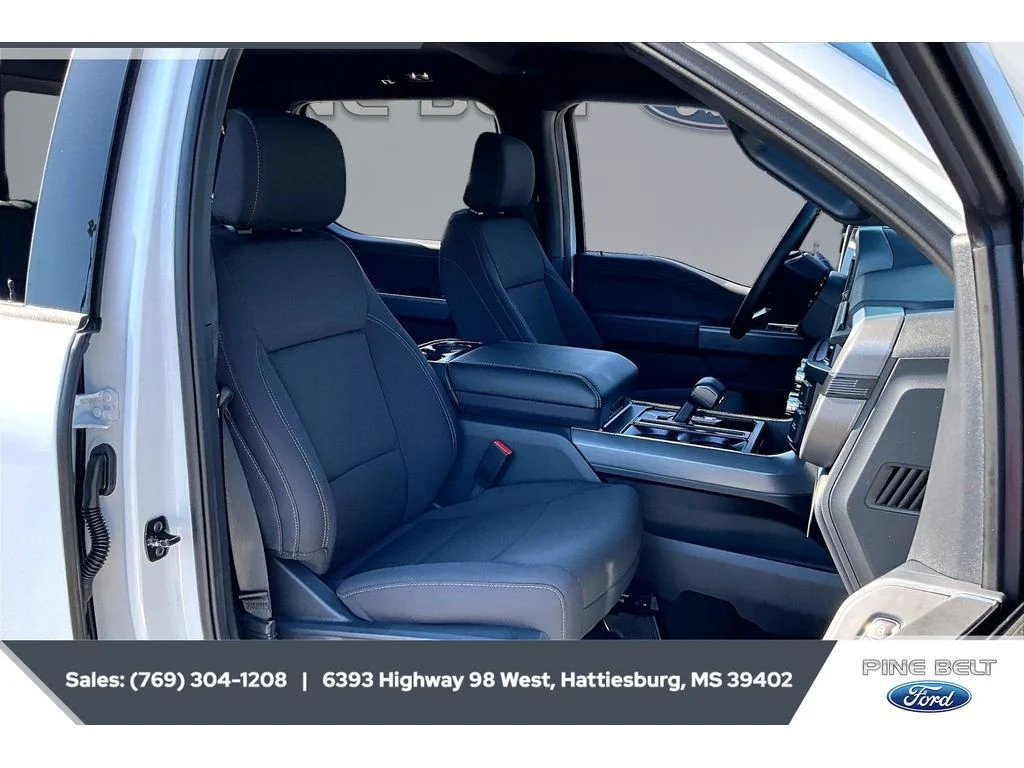 New 2026 Oxford White Ford XLT image 6