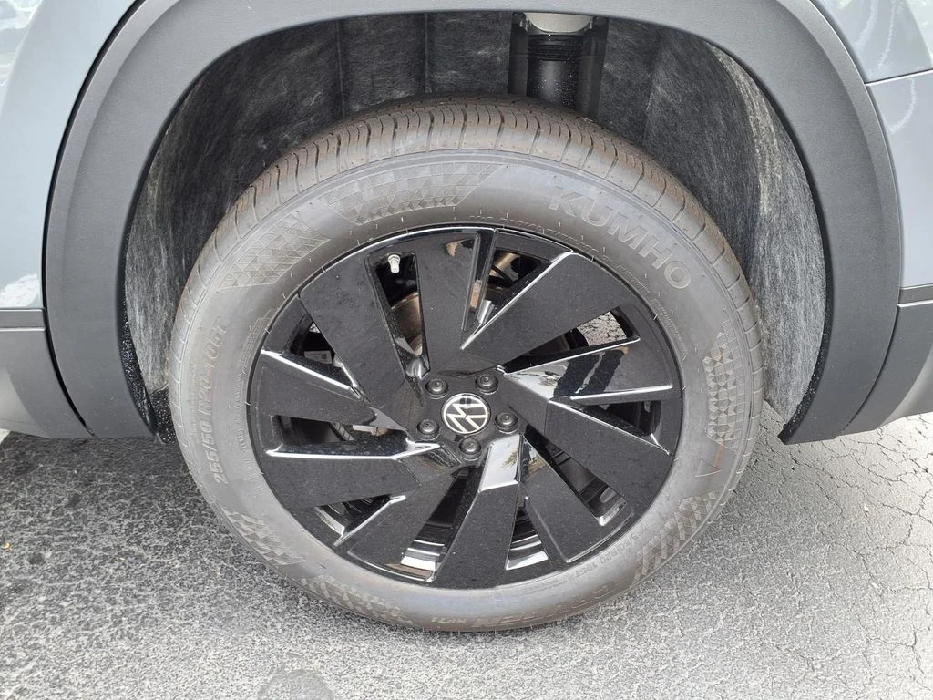 New 2026 Pure Gray Volkswagen 2.0T SE w/Technology image 9