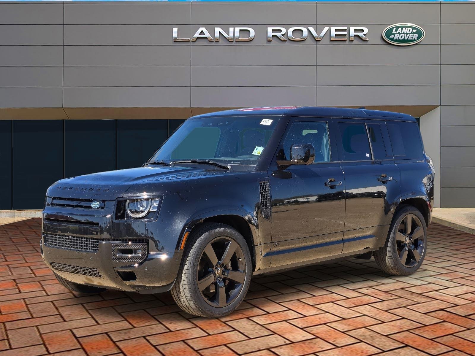 2025 Land Rover Defender V8 - Photo 3