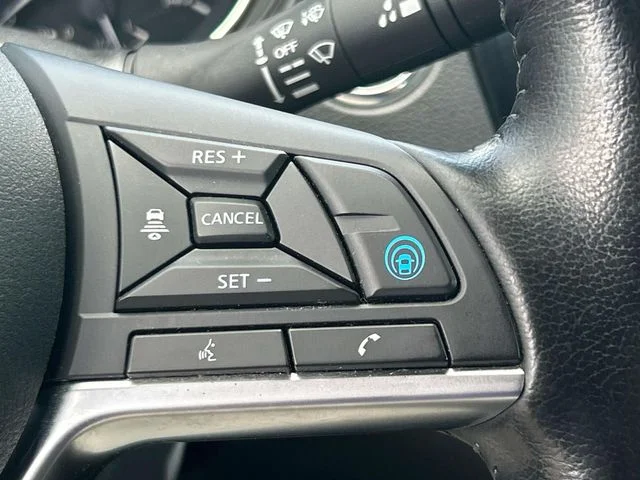 Used 2022 Orange Nissan SV image 31