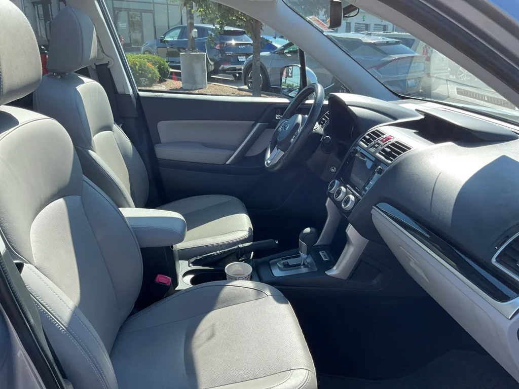 Used 2018 Ice Silver Metallic Subaru Limited image 12