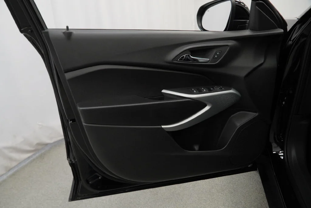 New 2026 Mosaic Black Metallic Chevrolet 1RS image 30