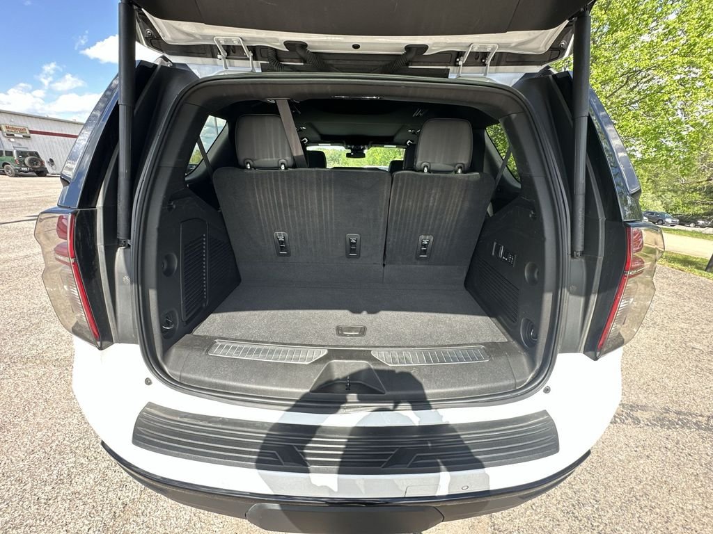 Used 2023 White Chevrolet Z71 image 25
