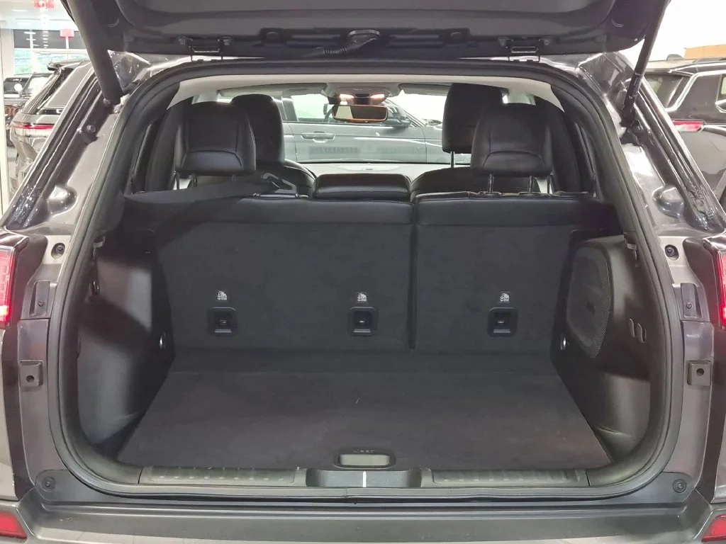 Used 2023 Gray Jeep Altitude image 4