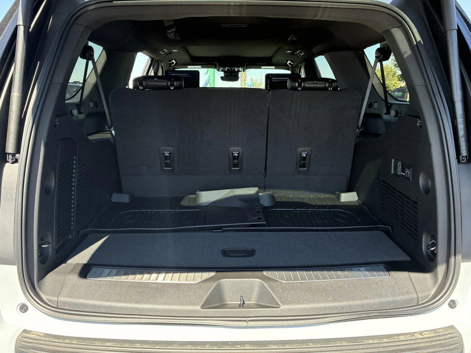 2026 GMC Yukon XL Denali - Photo 14