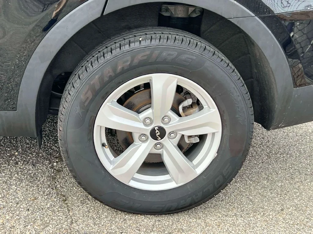 Used 2023 Black Kia LX image 9