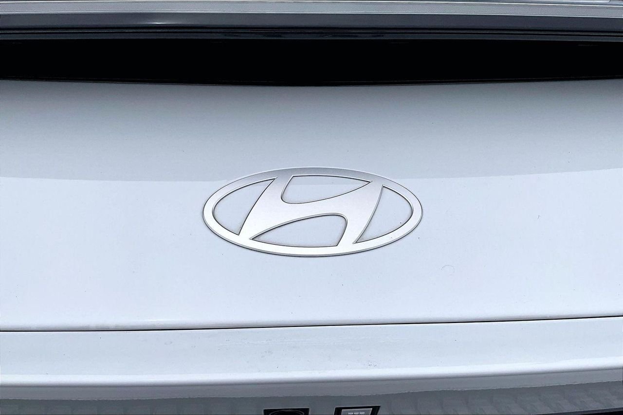 Used 2025 Serenity White Hyundai SEL image 26