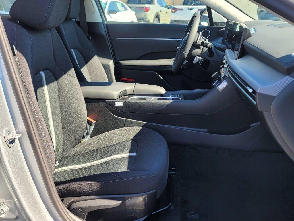 New 2026 Silver Hyundai SEL Sport image 7