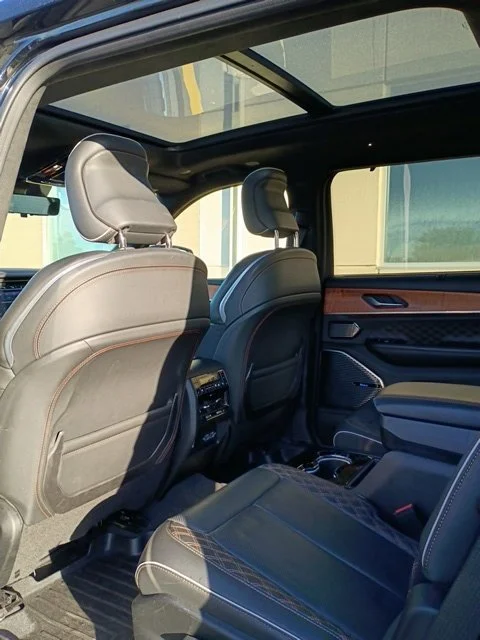 Used 2021 Black Jeep Summit image 6