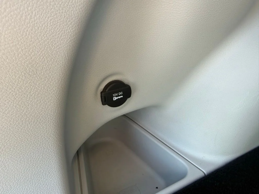 Used 2018 Silver Jeep Limited image 37
