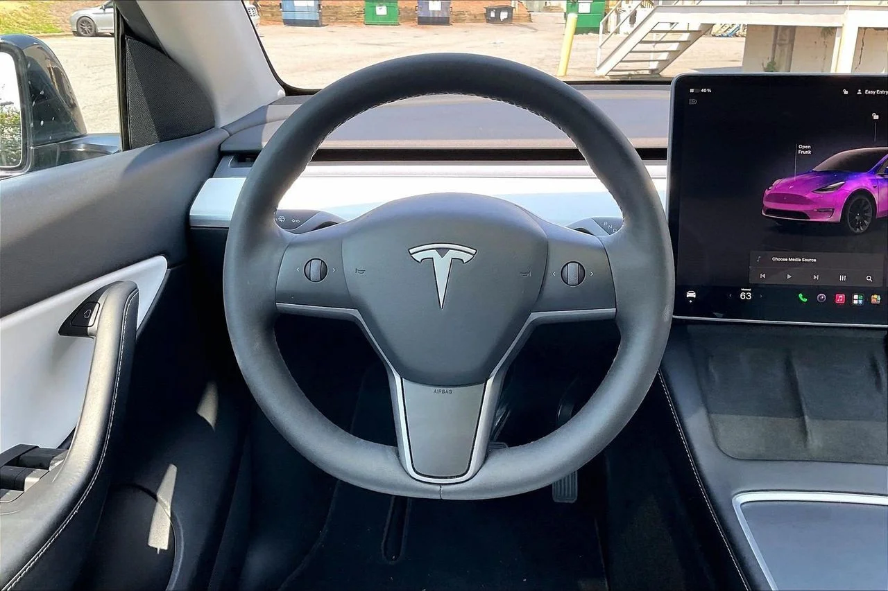 Used 2022  Tesla Long Range image 10